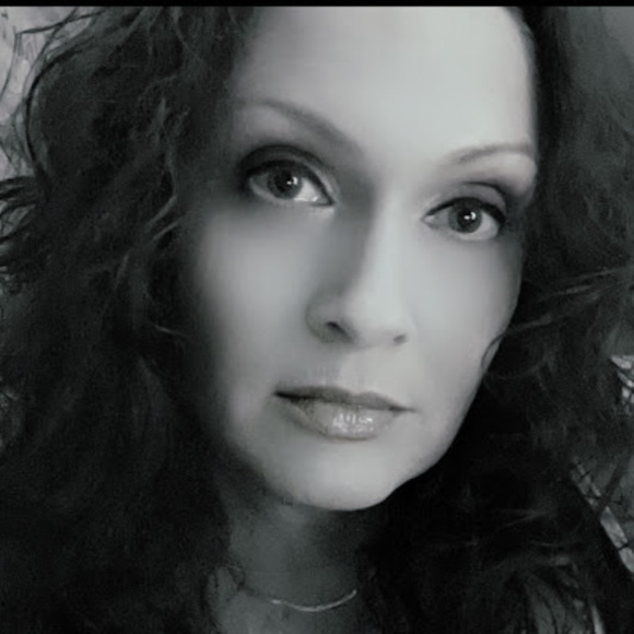 Meet your Posher, Annette - Picture 1 of 1